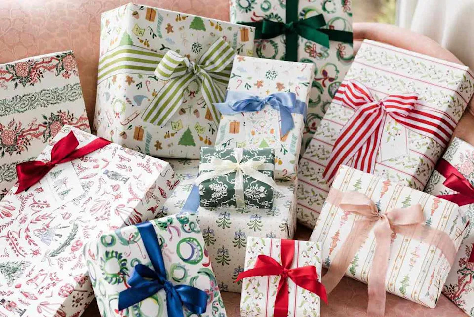 How Do You Wrap Christmas Gifts
