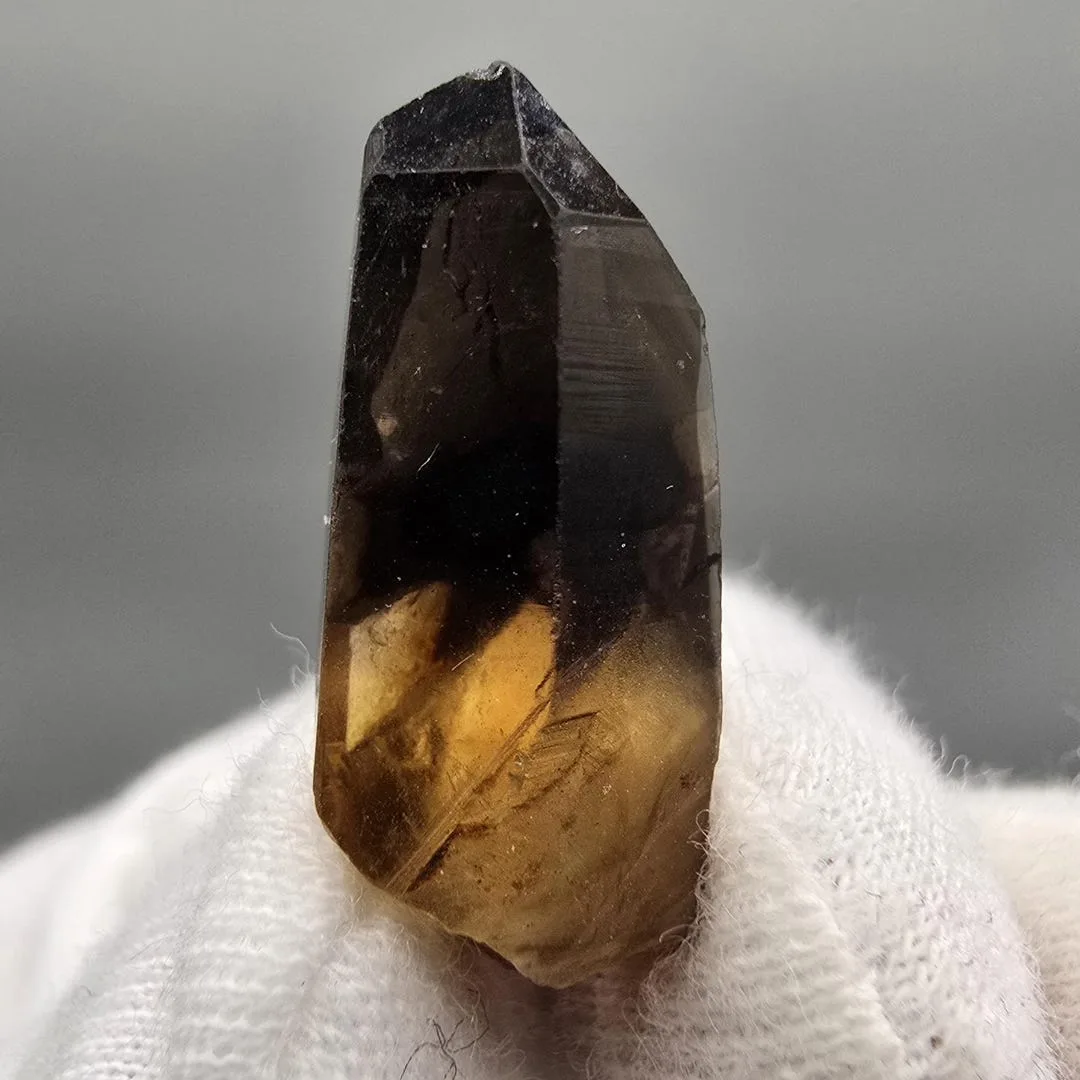 color zoning in natural smoky quartz