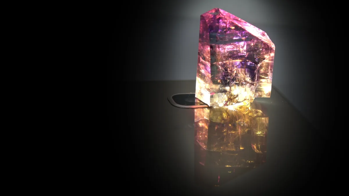 fake tanzanite vs real pleochroism light angle color shift