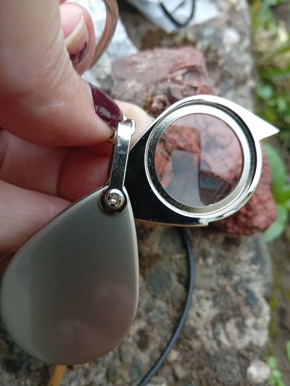 Handheld Loupe (10x–30x magnification)