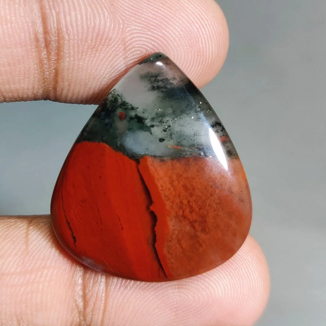 Real Bloodstone vs Dyed Jasper: Spot the Difference