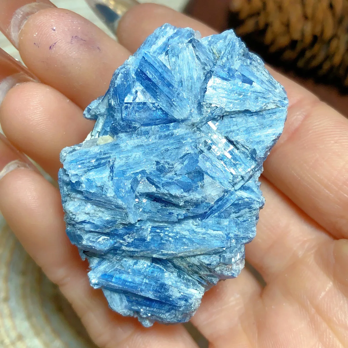 Real vs. Fake Kyanite: Spot Blue Plastic from Natural Blade