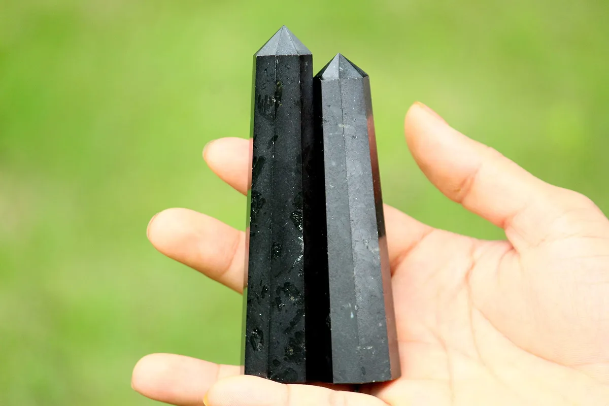 Jet (Lignite-based gemstone)