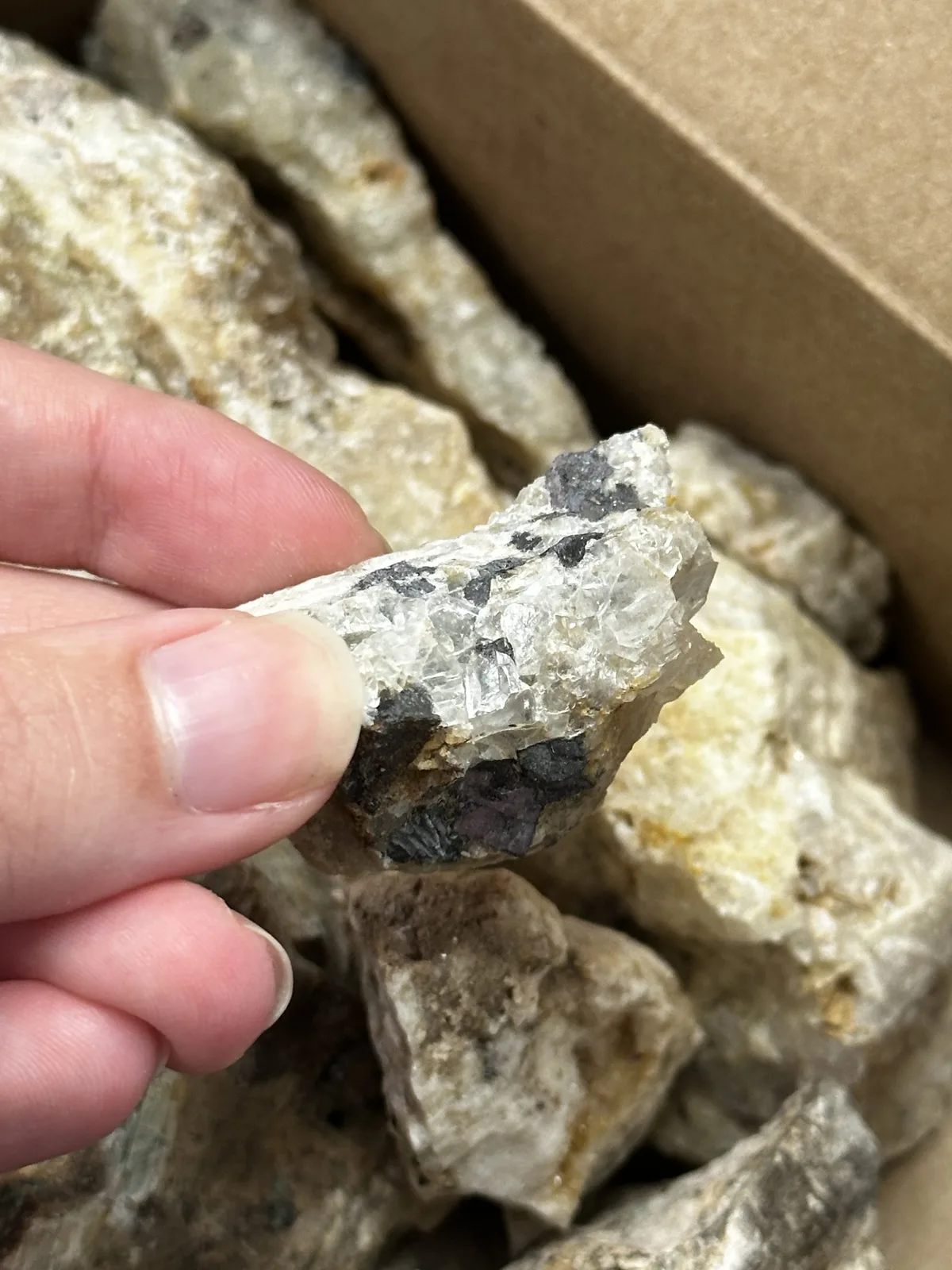 Mohs hardness scale crystal comparison
