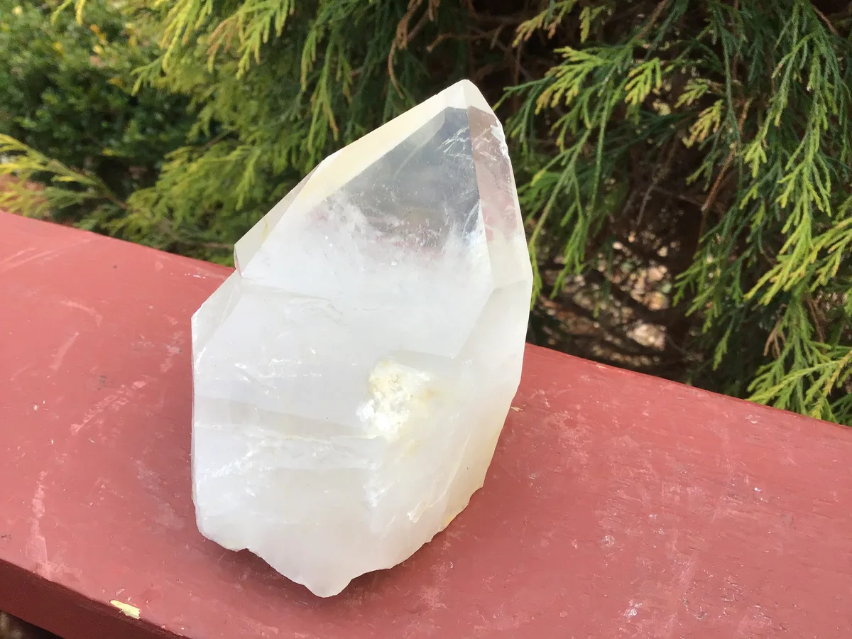 Best Clear Quartz Generator Placement for Meditation Rooms